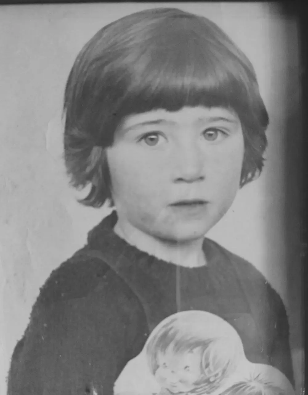 Irene Prego de niña mostrando su vocación artística temprana